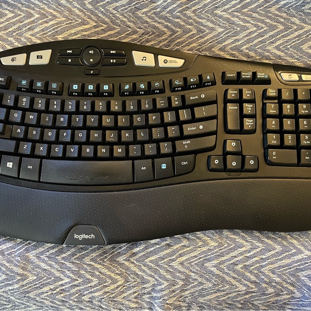 Logitech USB Wireless Keyboard - Picture 3 of 4